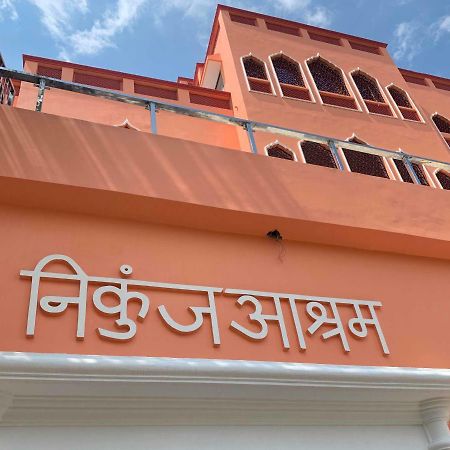 Nikunj Ashram Hotell Vrindāvan Exteriör bild