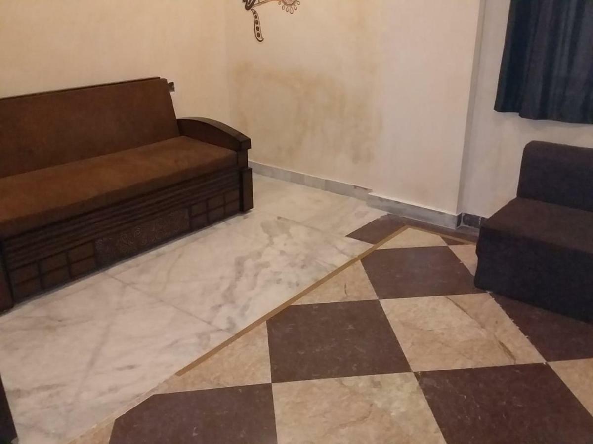 Nikunj Ashram Hotell Vrindāvan Exteriör bild