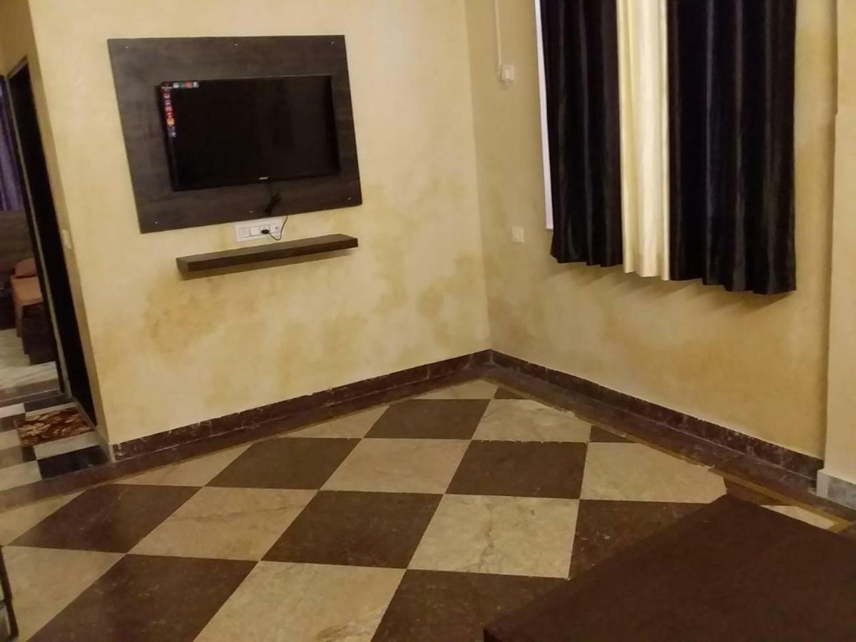 Nikunj Ashram Hotell Vrindāvan Exteriör bild