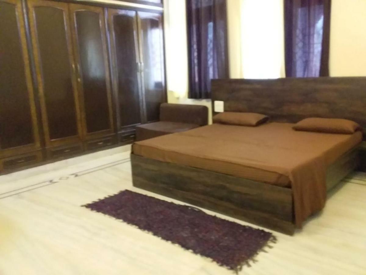 Nikunj Ashram Hotell Vrindāvan Exteriör bild