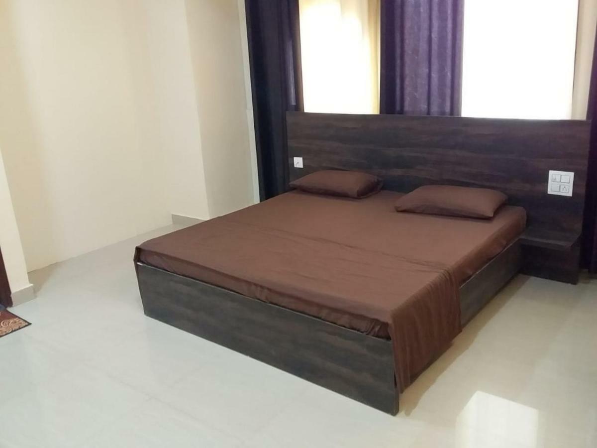 Nikunj Ashram Hotell Vrindāvan Exteriör bild