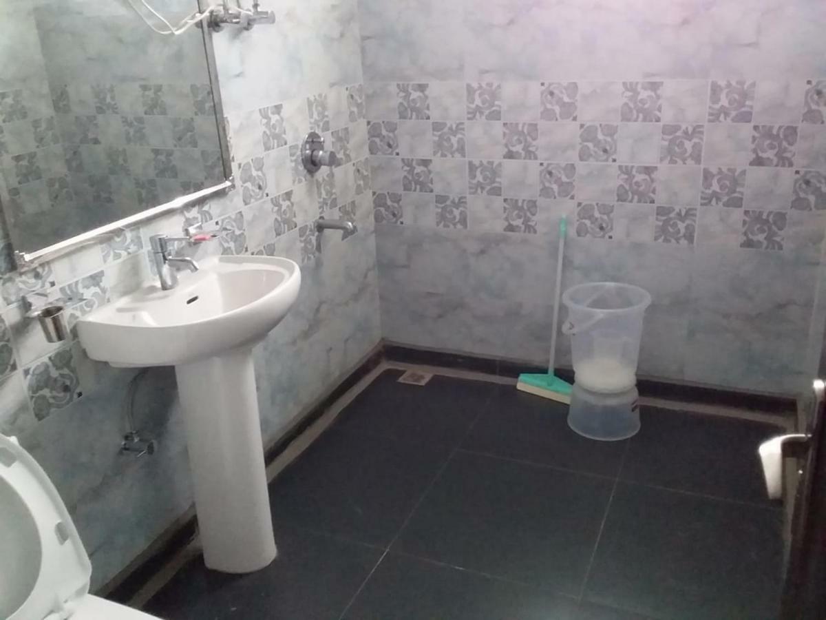 Nikunj Ashram Hotell Vrindāvan Exteriör bild