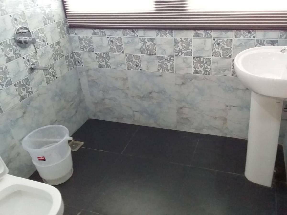 Nikunj Ashram Hotell Vrindāvan Exteriör bild